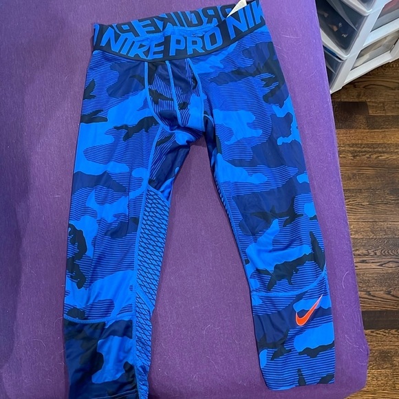 Nike Camo compression pants/ Capri - Picture 1 of 3